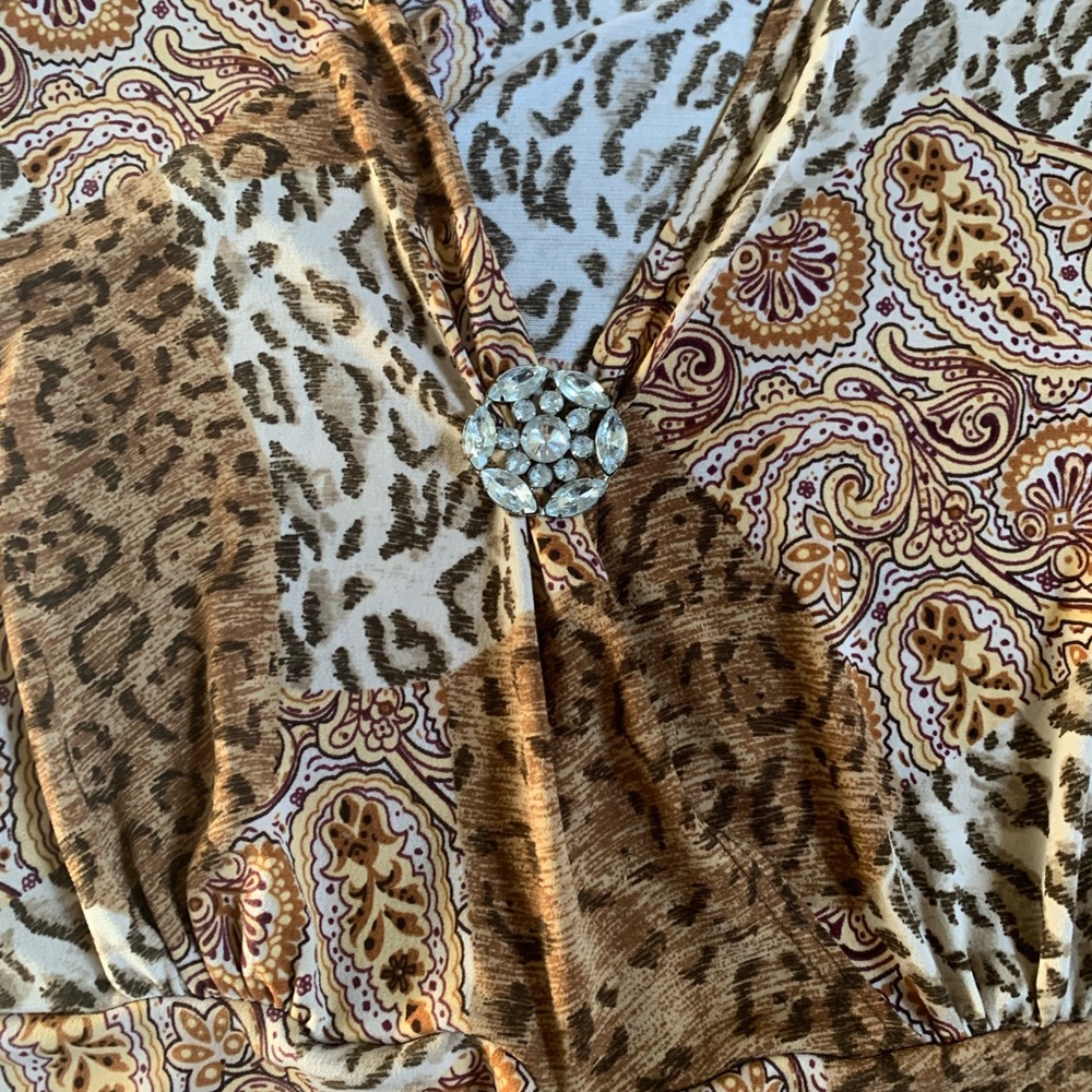 Beautiful Multi Patterned Top !! - Picture 4 of 7